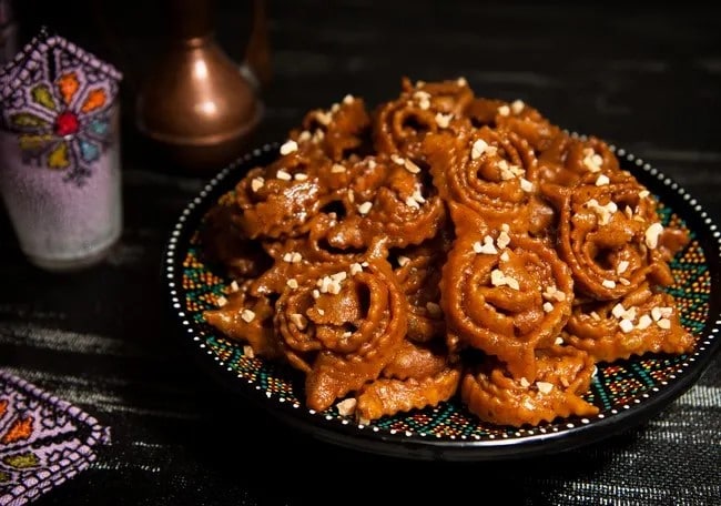 Chebakia Marocchina - Dolce Tradizionale al Miele e Sesamo